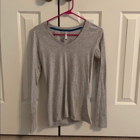 Tresics Tops - 🧩 Long Sleeved T-shirt Size L 🧩